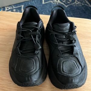 Hoka one bondi shoes